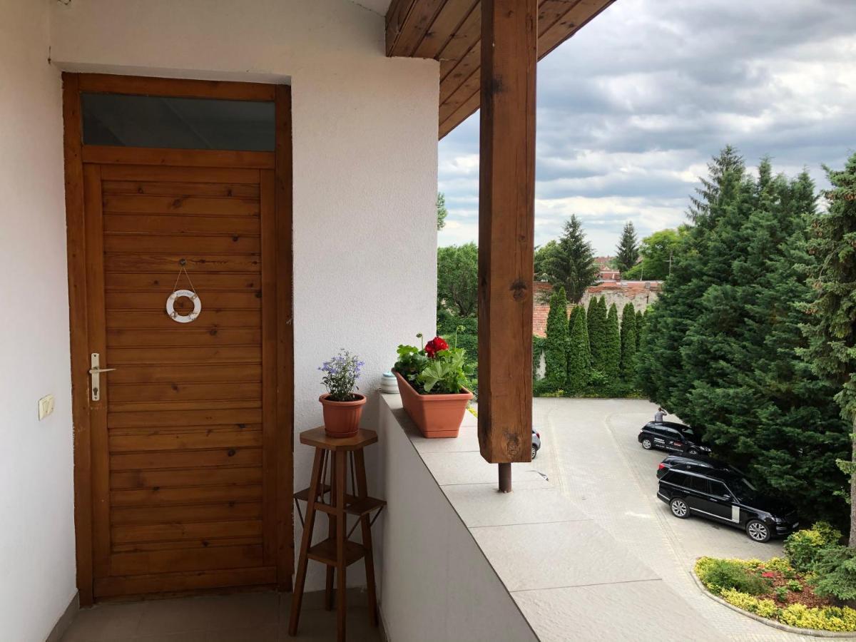Capri Apartman Eger Zewnętrze zdjęcie