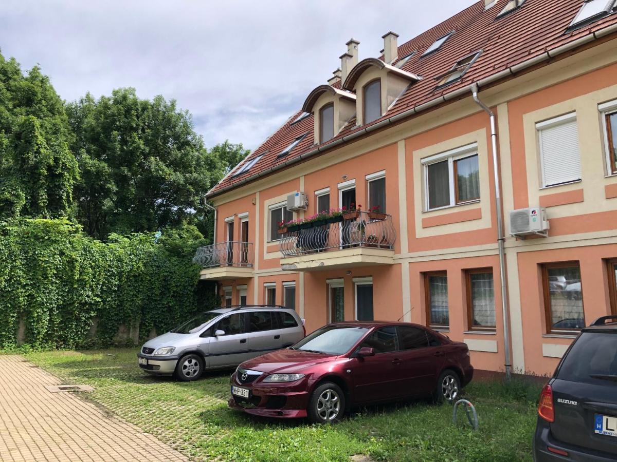 Capri Apartman Eger Zewnętrze zdjęcie
