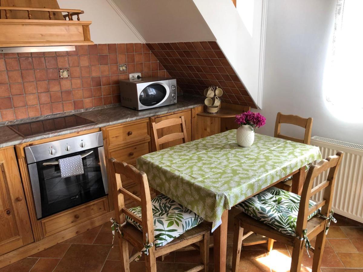 Capri Apartman Eger Zewnętrze zdjęcie