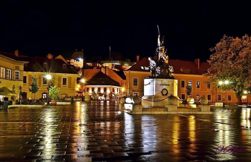 Capri Apartman Eger Zewnętrze zdjęcie
