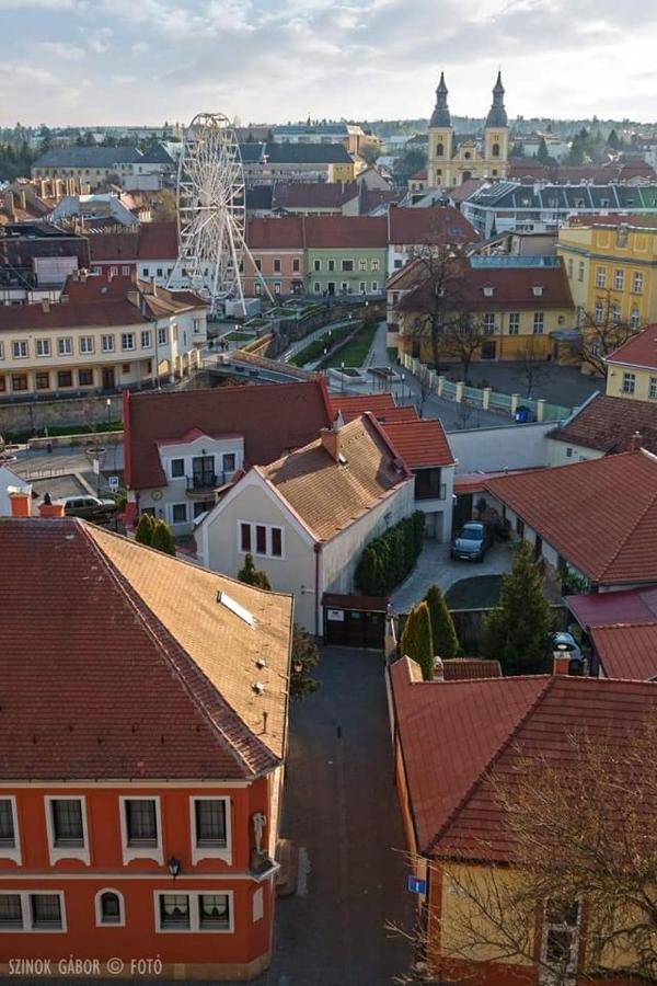 Capri Apartman Eger Zewnętrze zdjęcie